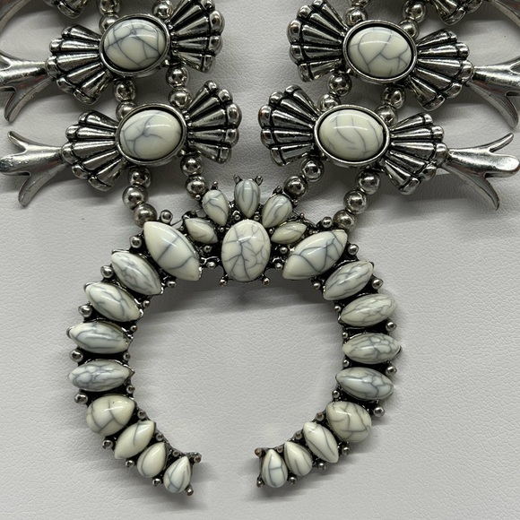 White Turquoise Bohemian Necklace and Bracelet - Picture 1 of 5
